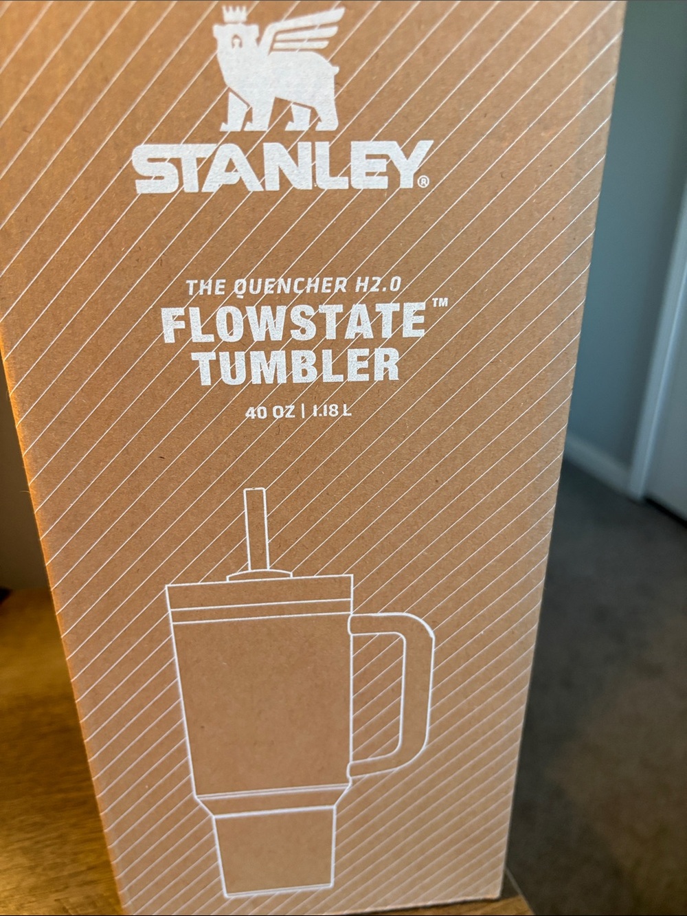Stanley x LoveShackFancy 40 oz Quencher H2.0 Floral Tumbler NIB - Picture 6 of 7